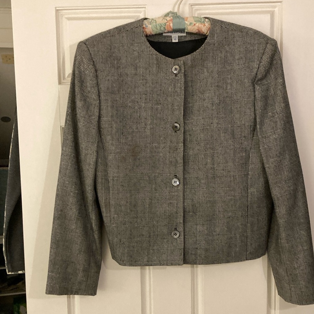 WOMEN’s VINTAGE DAVID BROOKS, SKIRT & JACKET, 2 PIECE SUIT, BLACK & WHITE PLAID